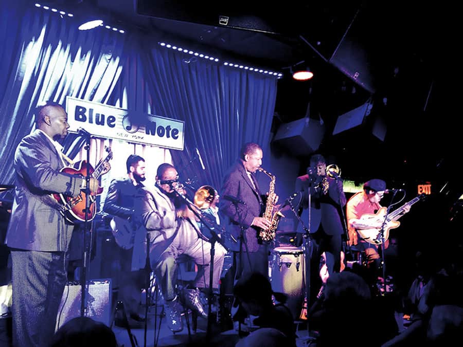 Jazzband spelar på Blue Note i New York