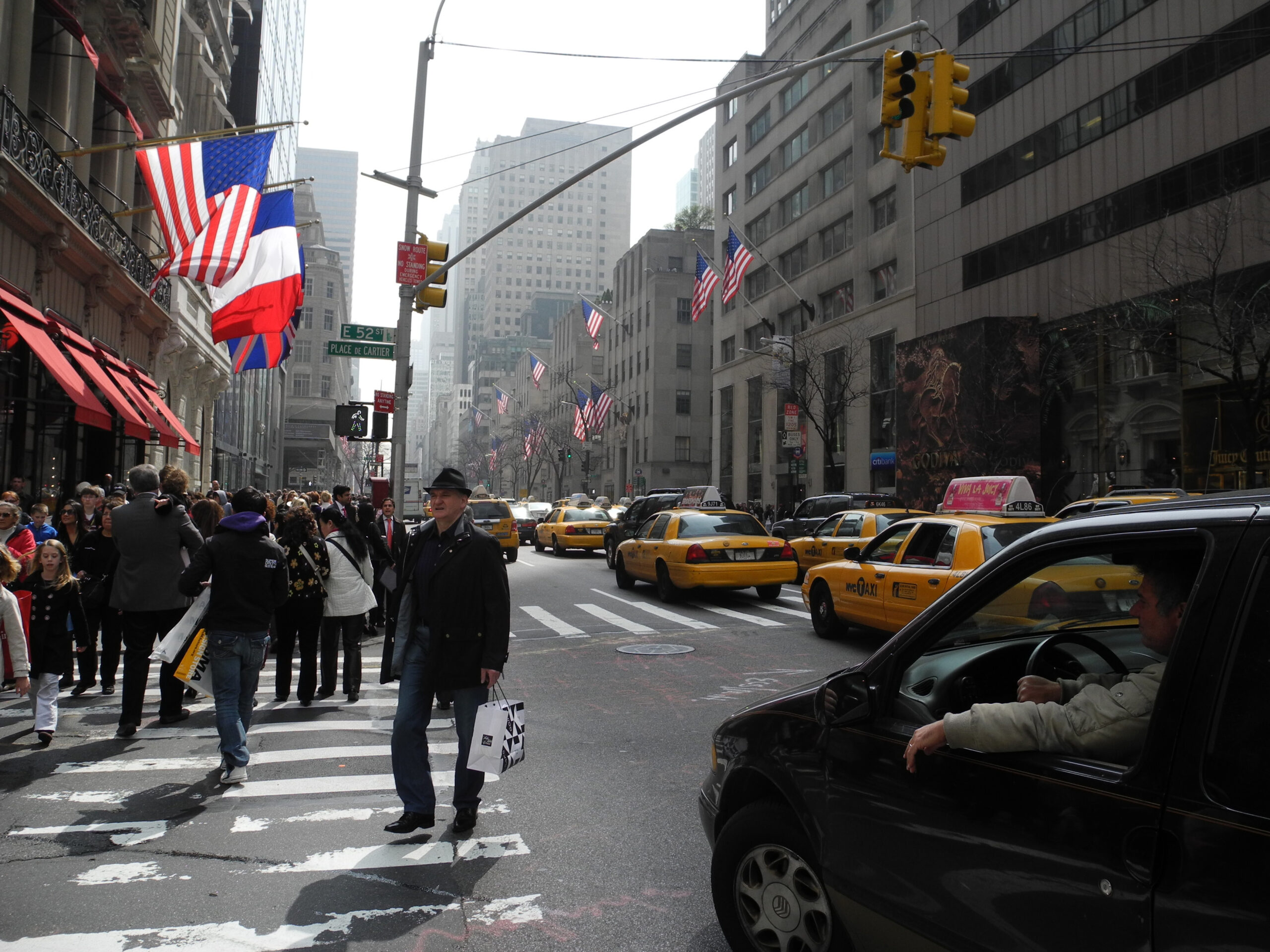 Folkliv på gatorna i New York
