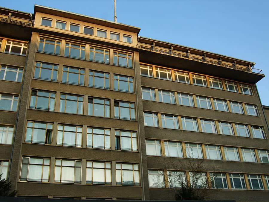 Fasaden på Stasimuseum i Berlin