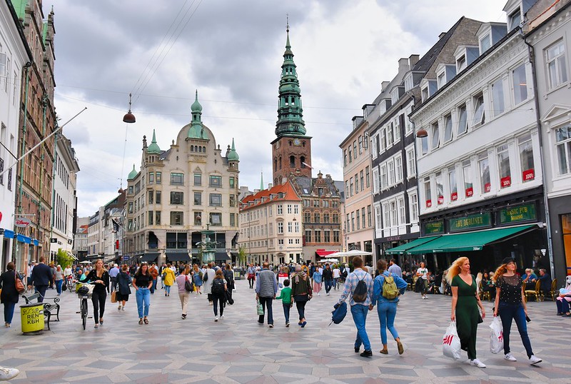 Människor på Strøget i Köpenhamn
