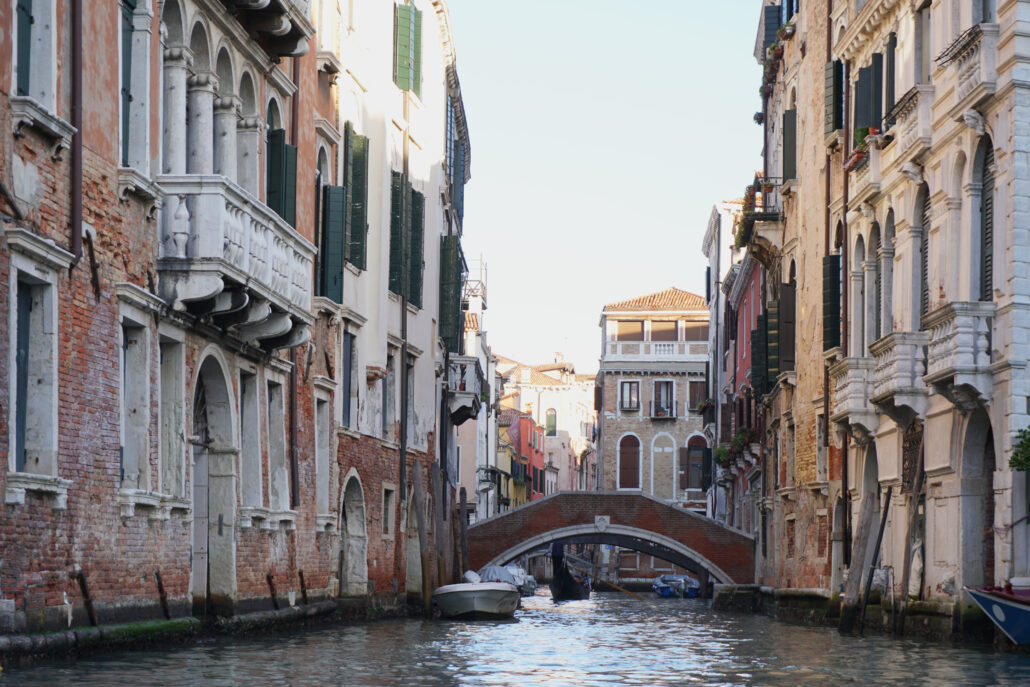 Rialtobron, Bro i Venedig, Canal Grande, båt, sevärdhet i Venedig
