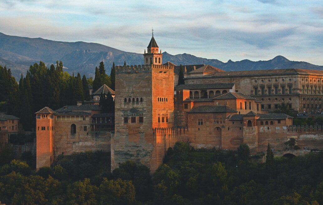 Vy över Alhambra i Andalusien