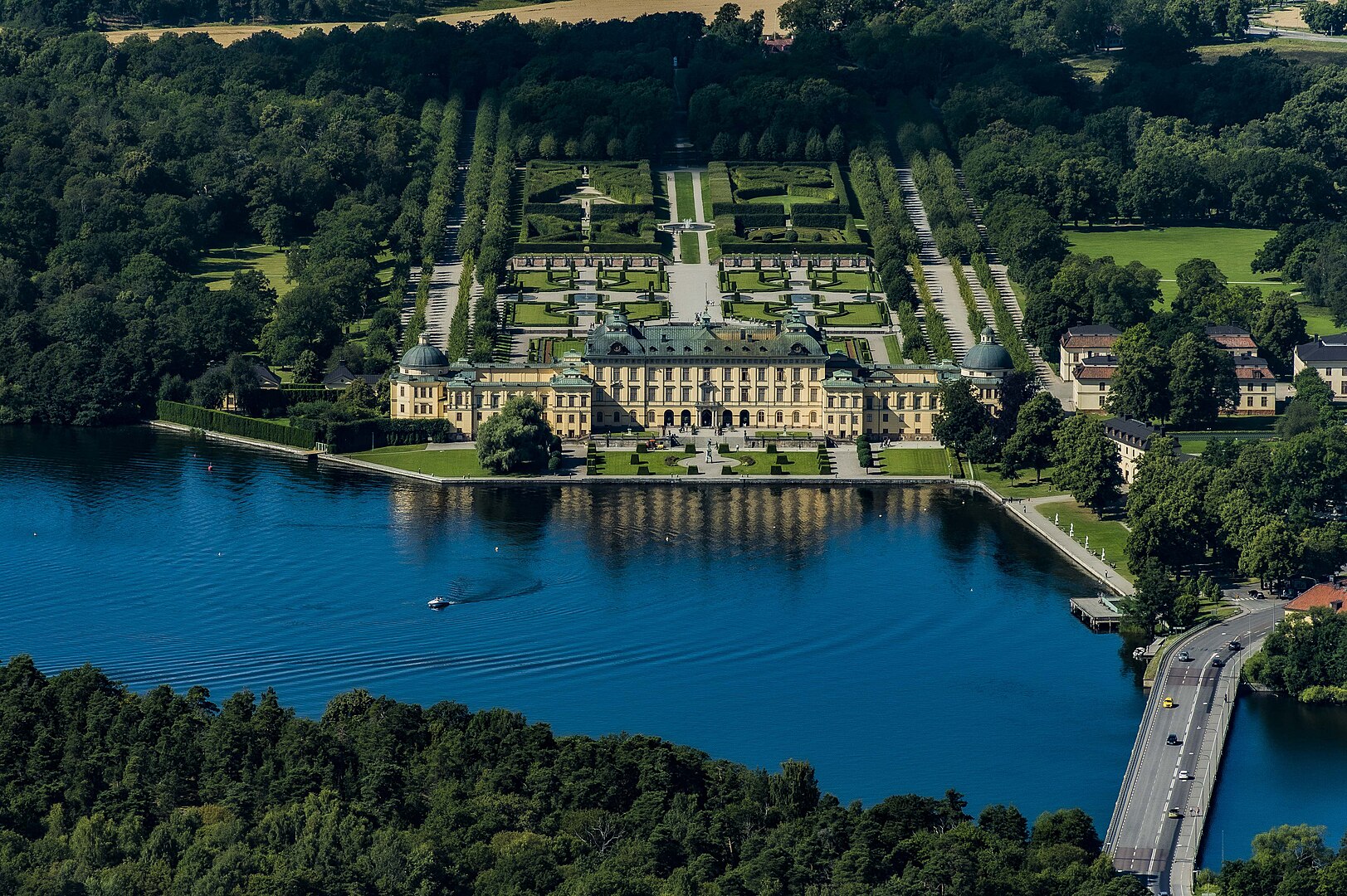 Stockholms slott: Parken utanför Drottningholms slott.