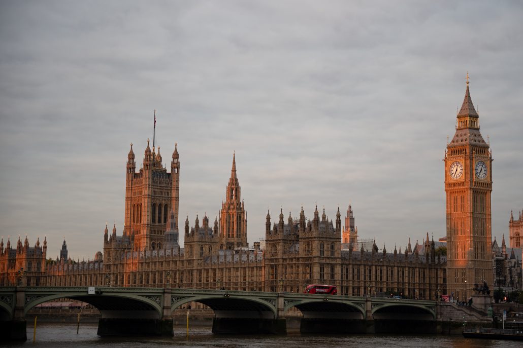 Londons sevärdheter: Westminster i soluppgången
