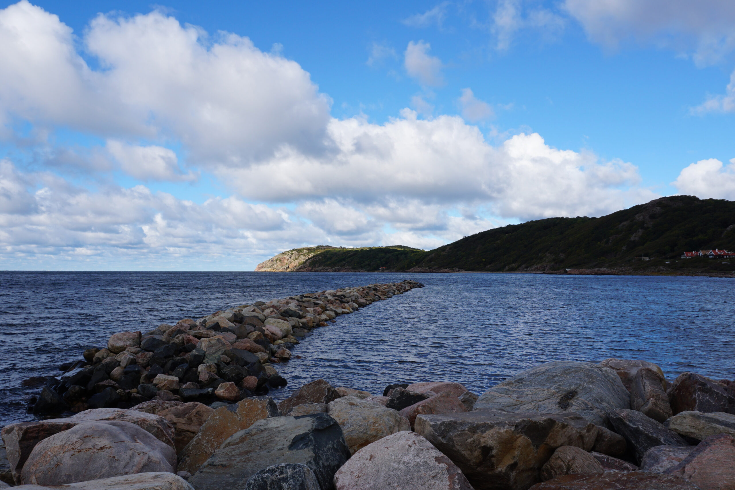 Stenväg och hav vid Mölle i Skåne