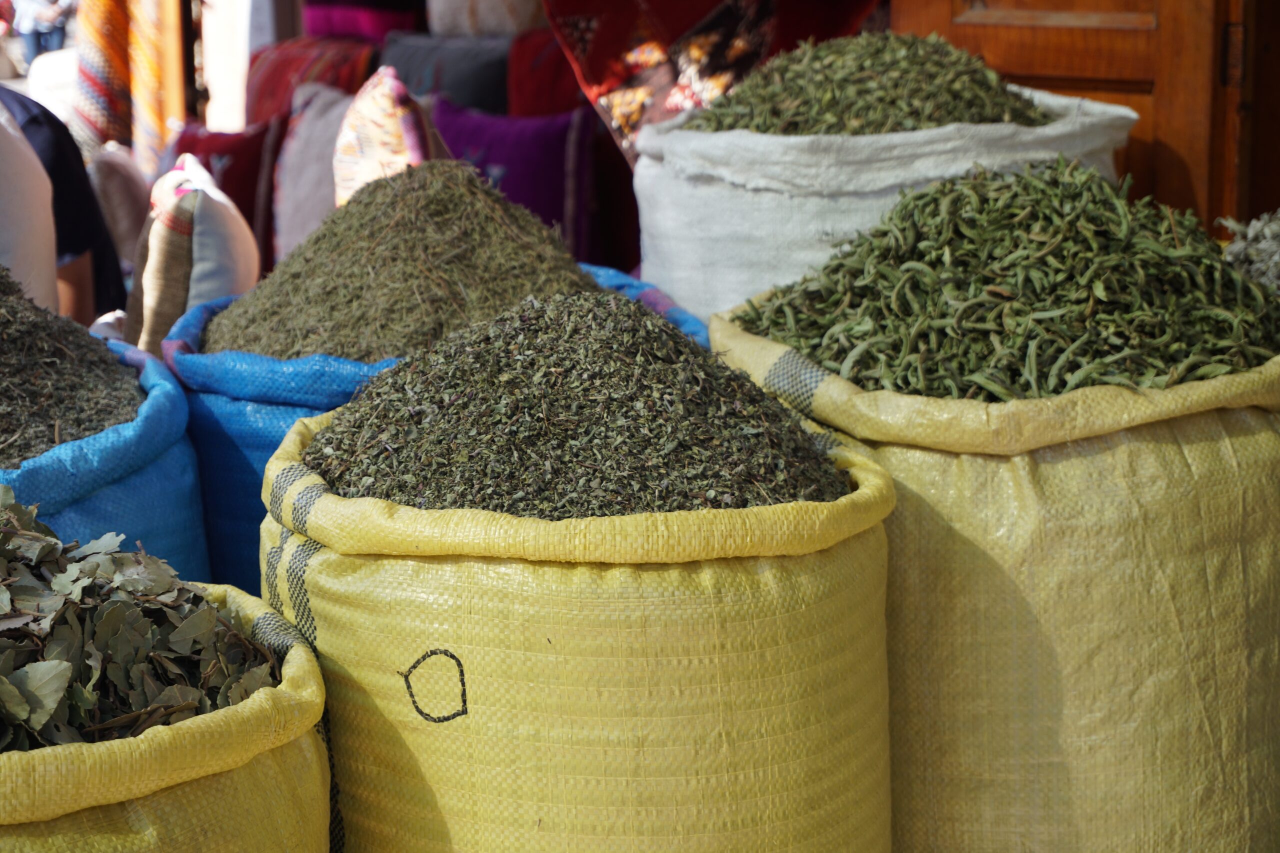 Kryddor till försäljning vid medinan i Marrakech