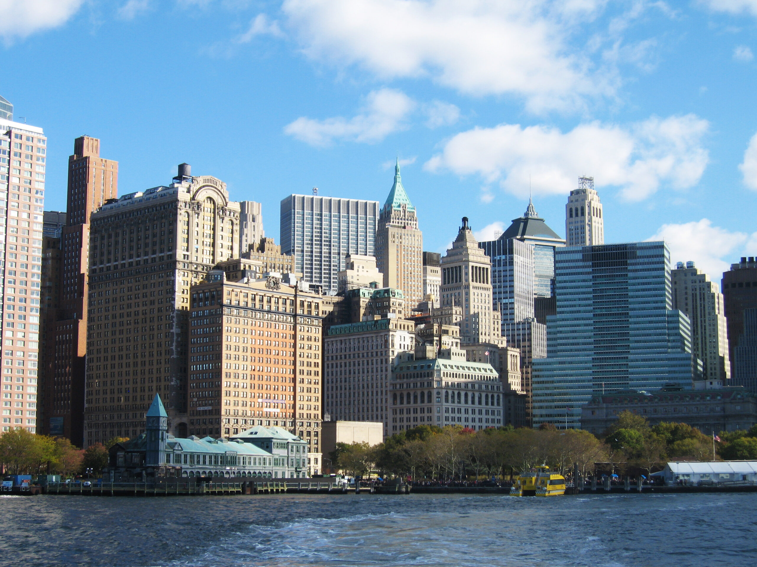 Stadsvy, ljus över New York, höst på Manhattan