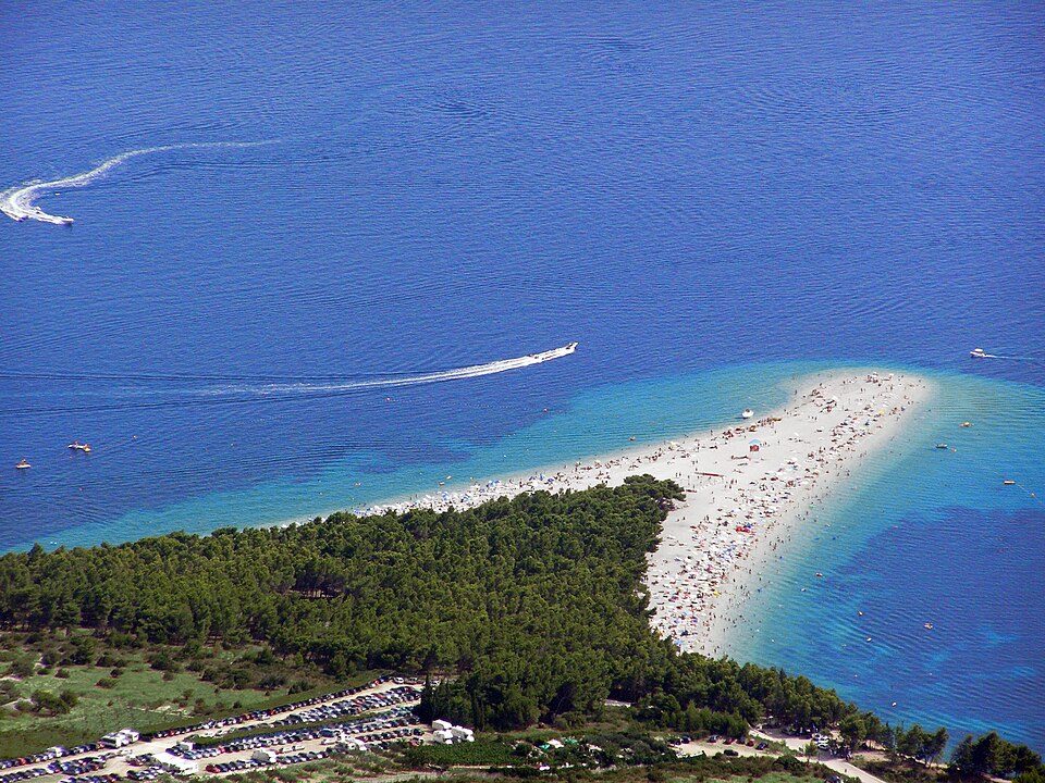 Stranden Zlatni Rat på Brac i Kroatien