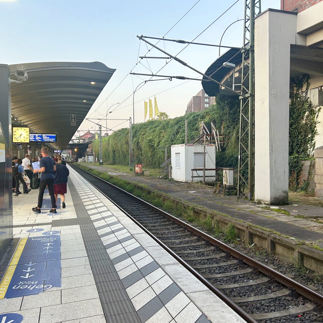 Tågperrong, Hamburgs Centralstation, sommartid