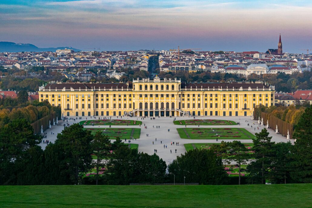 Slottet i Wien, stadsvy och park i Wien