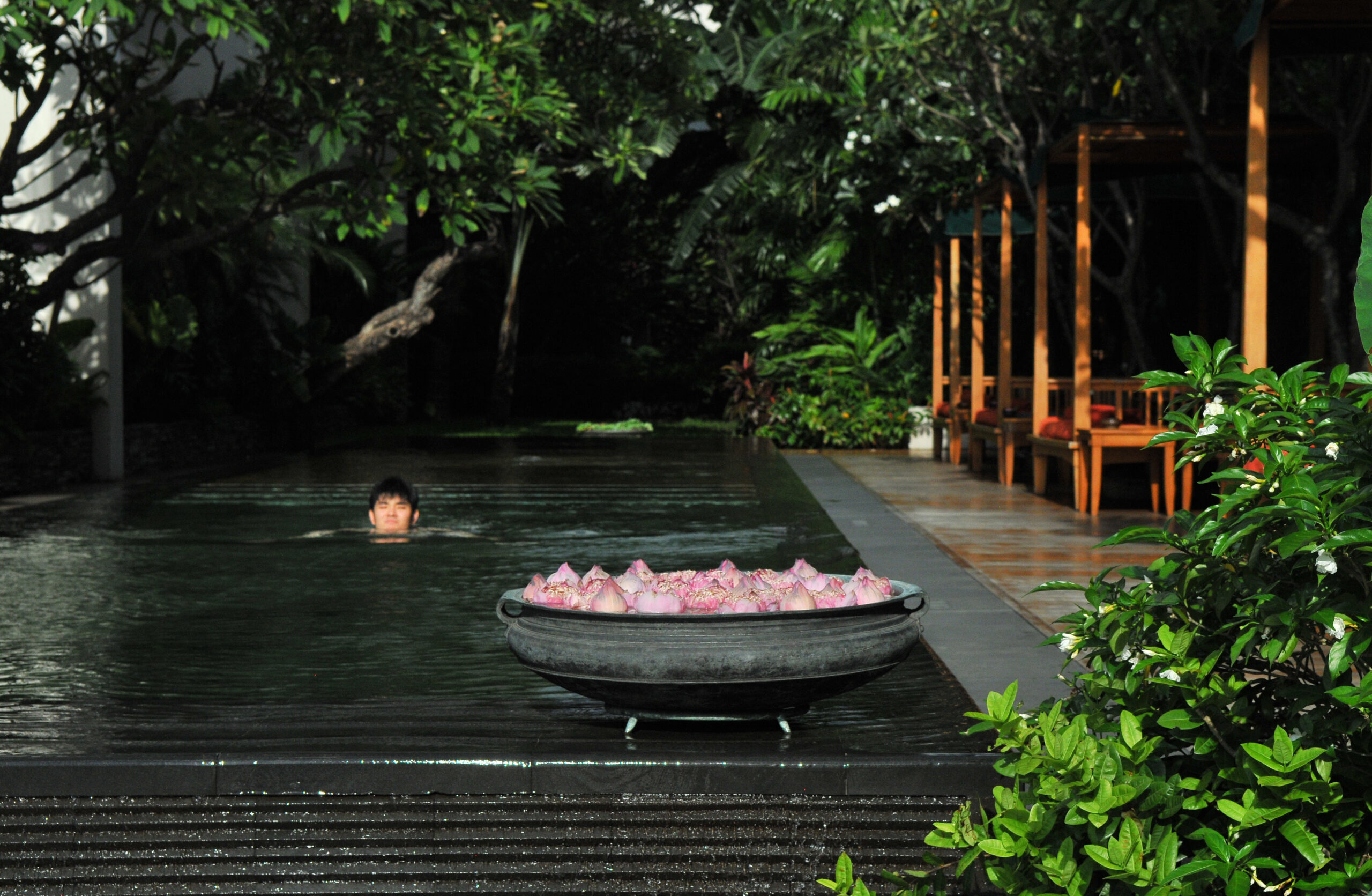 Pool på hotellet Mandarin Oriental i bangkok.